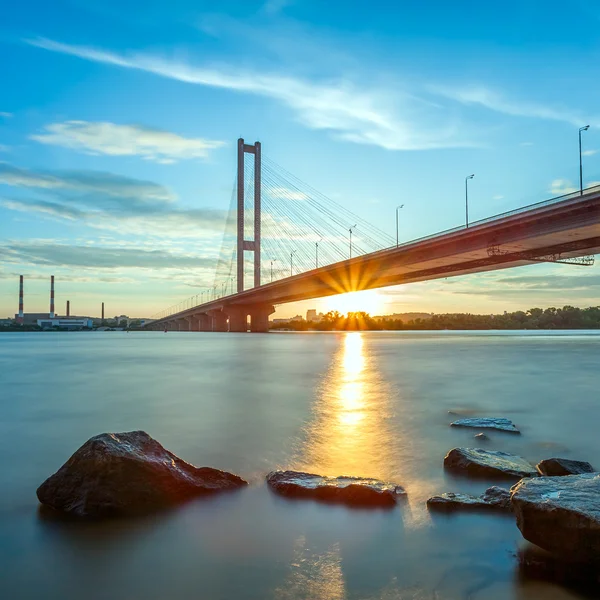 Jembatan Selatan di Kiev saat matahari terbenam — Stok Foto