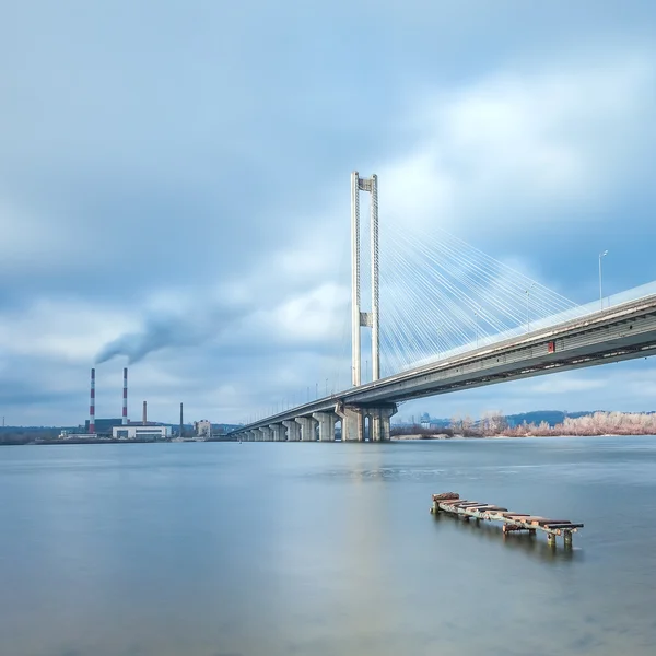 Zuid-brug in de winter. Oekraïne. Kiev. — Stockfoto