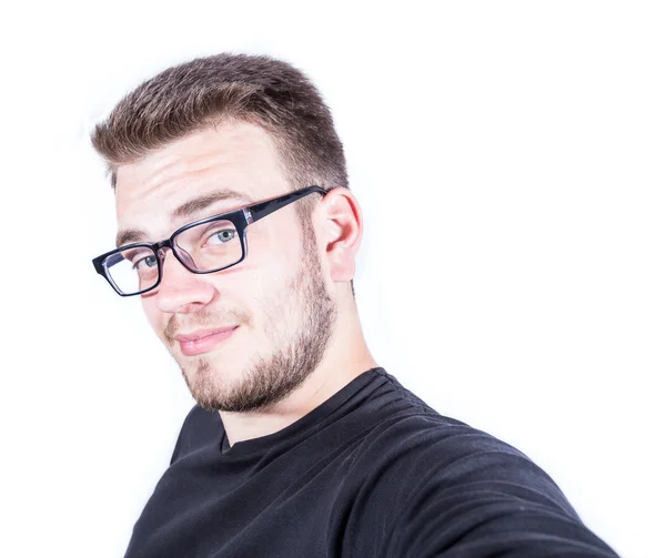 Gelukkig jonge man het nemen van een foto selfie. geïsoleerd op witte achtergrond. — Stockfoto