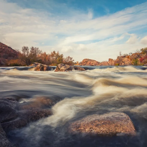 Paisagem de outono com rio Bug do Sul — Fotografia de Stock