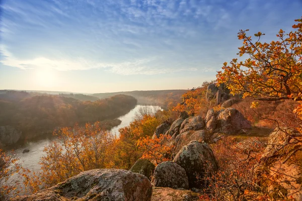 Horská podzimní krajina s řekou Jižní Bug — Stock fotografie