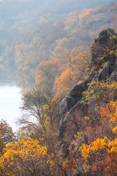 Horská podzimní krajina s řekou Jižní Bug — Stock fotografie