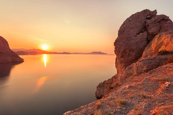 Puesta de sol sobre el mar —  Fotos de Stock