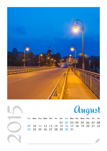 Фотокалендарь с минималистским городским пейзажем и мостом 2015 года. Август — стоковое фото