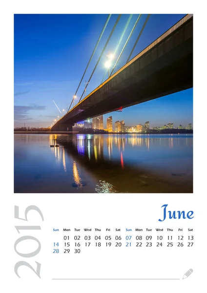 Fotokalender met minimalistische stadsgezicht en bridge 2015. Juni — Stockfoto