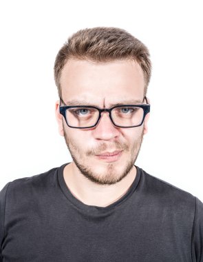 Genç adam selfie fotoğraf çekme. Beyaz arka plan üzerinde izole