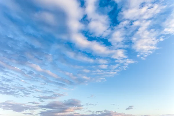 Cielo azul con nube —  Fotos de Stock