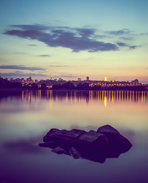 Kiev cidade horizonte à noite — Fotografia de Stock
