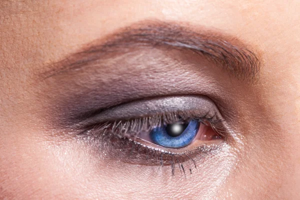 Close up of a blue woman eye — Stockfoto