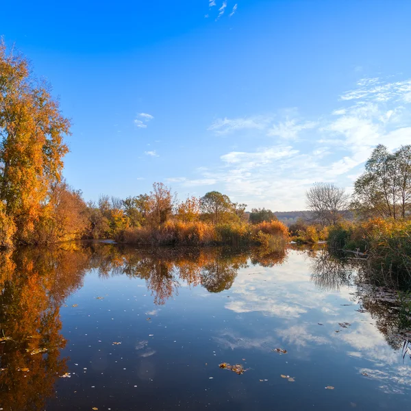 Paysage d'automne avec rivière Bug Sud — Photo