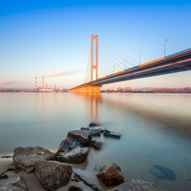 Sabah Kiev kentin Güney Köprüsü. Ukrayna.