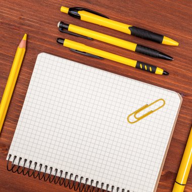 Ofis ve okul aksesuarları. Görünümünün üst