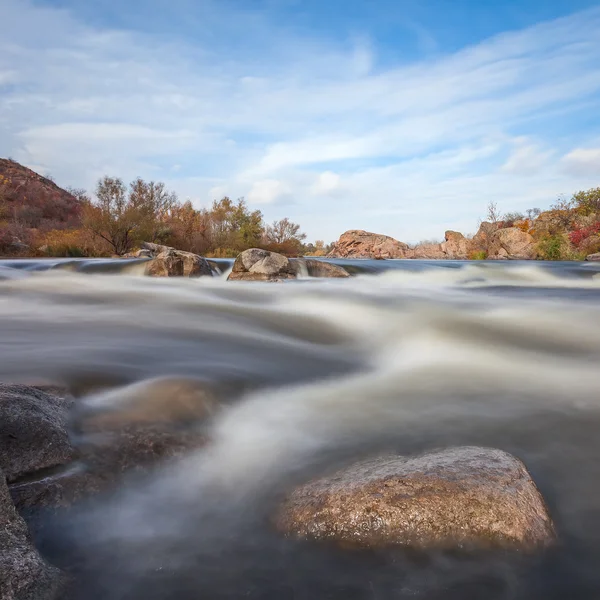 Herfst landschap met zuidelijk Bug rivier — Stockfoto