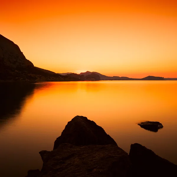Dawn at Black sea. Morning seascape with mountains. Crimea — Stock Photo, Image