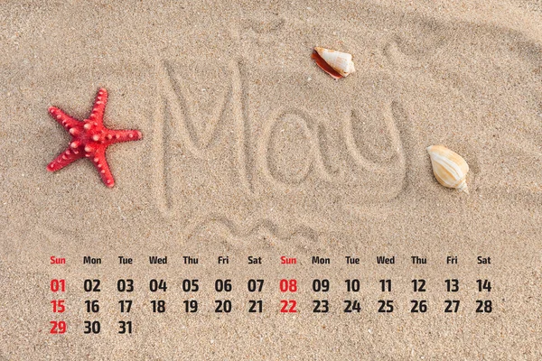 Photo calendar with starfish and seashells on sand beach. May 20 — Stock Photo, Image