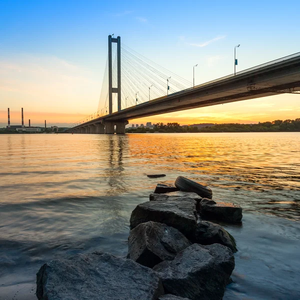 Ponte sud nella città di Kiev del mattino. Ucraina . — Foto Stock