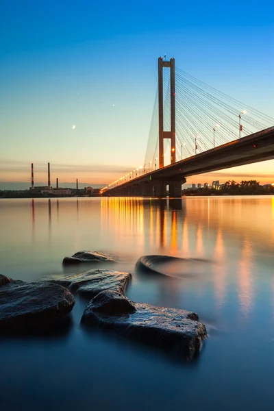 Ponte sud nella città di Kiev del mattino. Ucraina . — Foto Stock