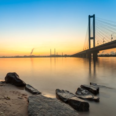 Sabah Kiev kentin Güney Köprüsü. Ukrayna.