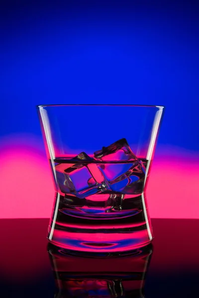 Warm drankje schoten in bar op een abstracte achtergrond kleur — Stockfoto