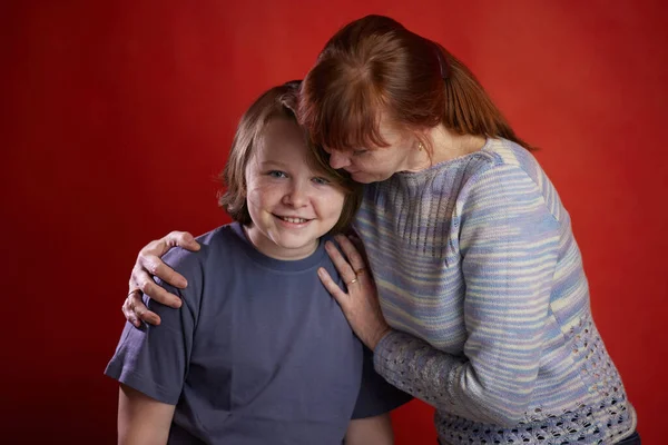 Mom Teenage Son Hug Family Relationship High Resolution Photos — Stock Photo, Image