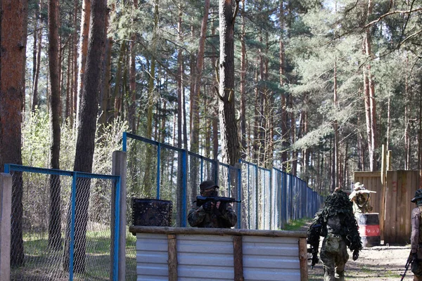 Minsk Bielorrusia Mayo 2021 Reportando Verdadero Juego Airsoft Bosque Con —  Fotos de Stock