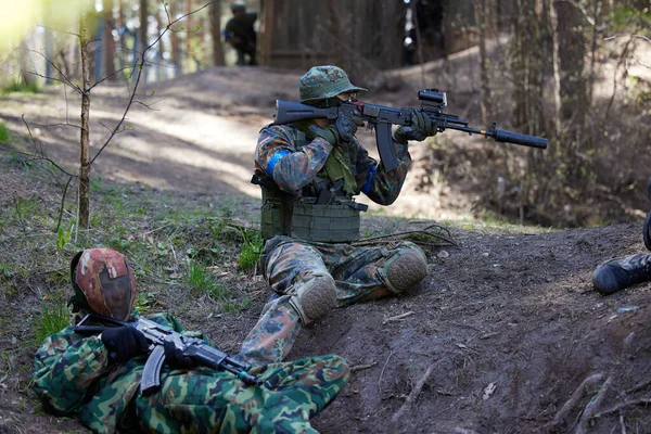 Minsk Bielorrusia Mayo 2021 Reportando Verdadero Juego Airsoft Bosque Con —  Fotos de Stock