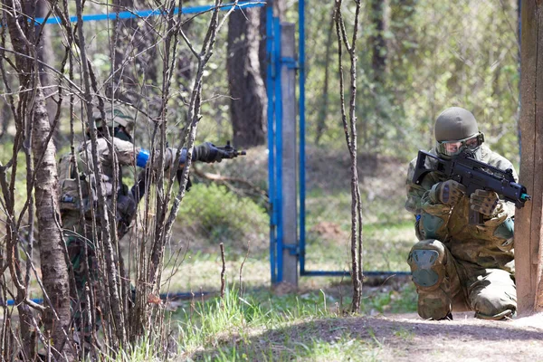 Minsk Bělorusko Května 2021 Reportáž Skutečné Airsoftové Hře Lese Kulisami — Stock fotografie