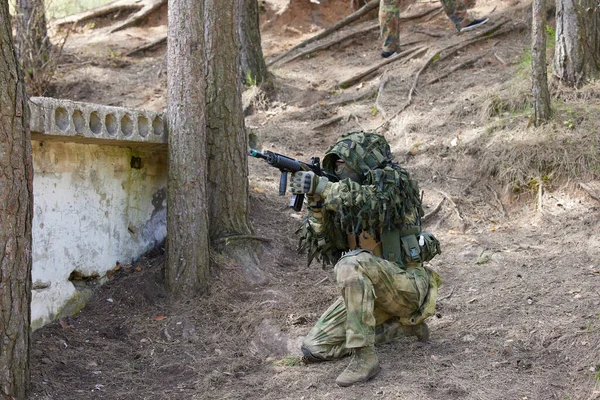 Minsk Bělorusko Května 2021 Reportáž Skutečné Airsoftové Hře Lese Kulisami — Stock fotografie