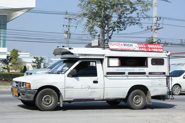 Branco Pick up caminhão táxi chiangmai — Fotografia de Stock