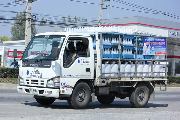 露滴公司的饮用水输送车 — 图库照片