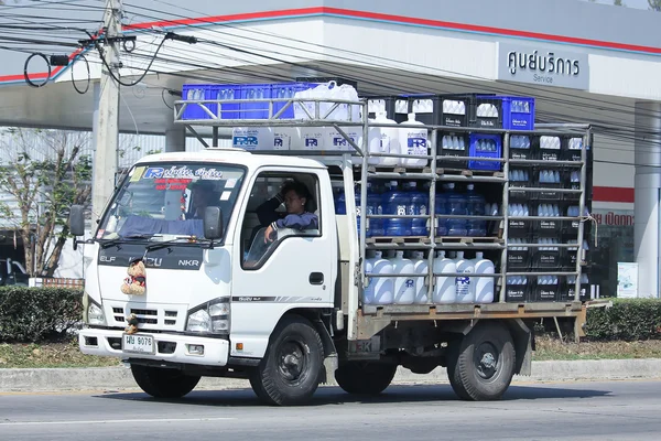 Caminhão de distribuição de água potável da empresa PN — Fotografia de Stock