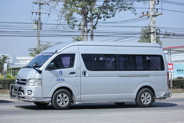 Szkolny autobus van Chiang Mai Rajabhat University — Zdjęcie stockowe