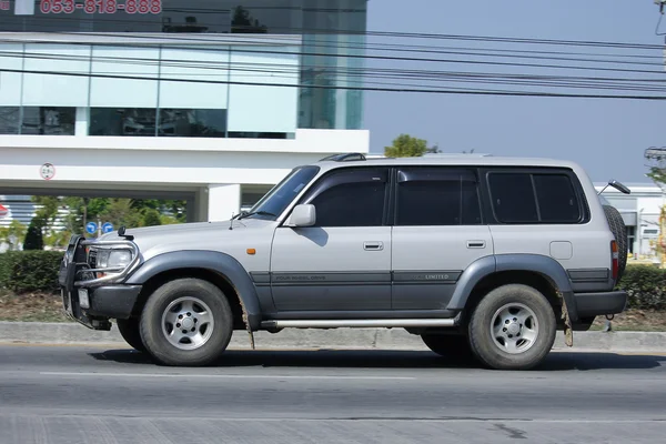 Soukromé auto, Toyota Land Cruiser. — Stock fotografie