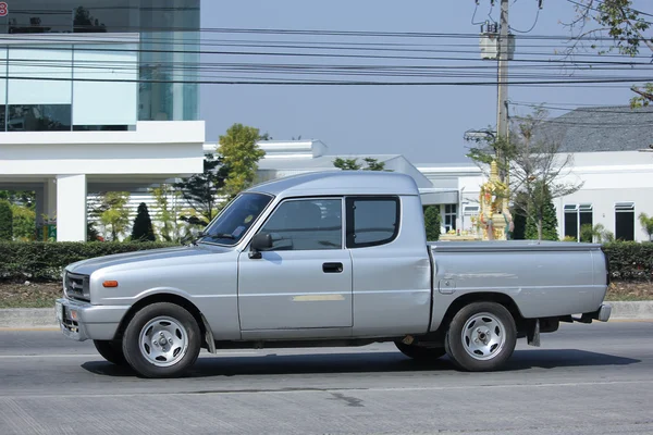 Coche privado, Mazda Familia mini Pick up camión . — Foto de Stock