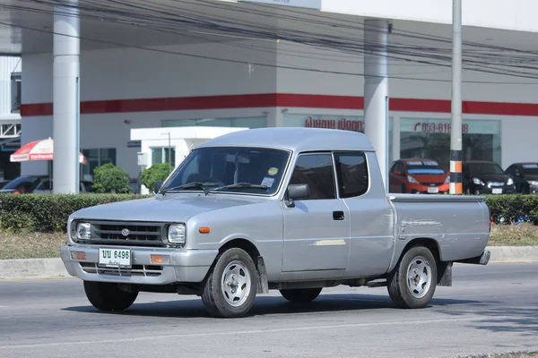 Privat bil Mazda familjen mini plocka upp truck. — Stockfoto