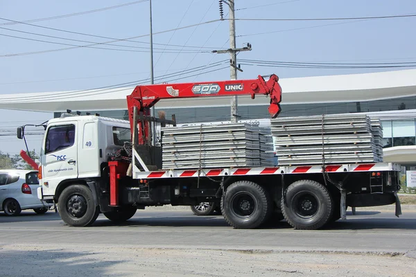 Caminhão com guindaste de concreto Piboon . — Fotografia de Stock