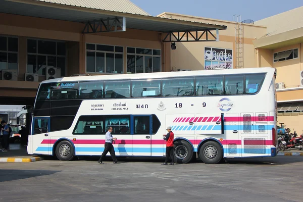 Autobús de la compañía de autobuses Sombattour — Foto de Stock