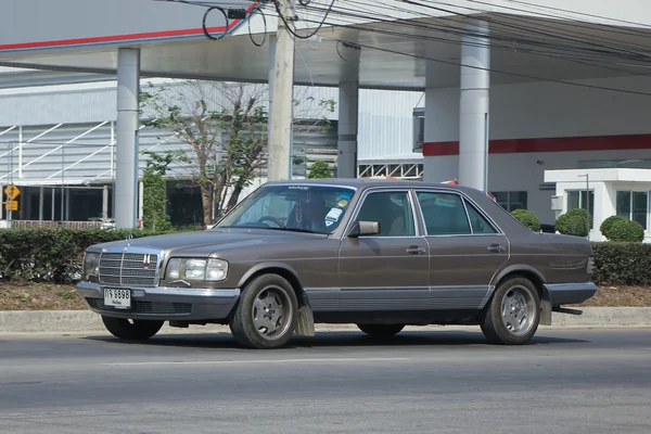 Prywatny samochód stary Mercedes-Benz. — Zdjęcie stockowe