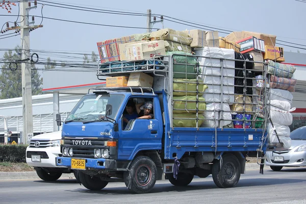 Toyota DynaTruck de Saha Thip Thong Compañía de transporte . — Foto de Stock