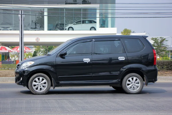 Toyota Avanza personenauto. — Stockfoto