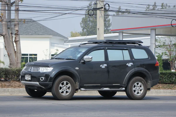 Mitsubishi Pajero Suv coche . — Foto de Stock