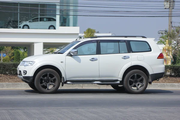 Mitsubishi pajero suv carro . — Fotografia de Stock