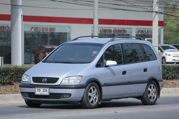 Privát Suv autó, Chevrolet Zafira. — Stock Fotó