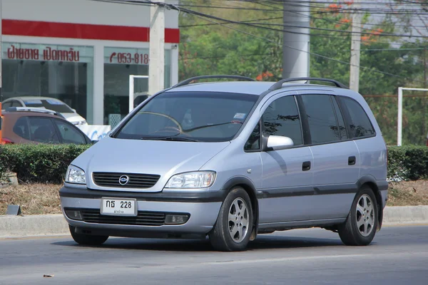 Private SUV car, Chevrolet Zafira. — Stock Photo, Image