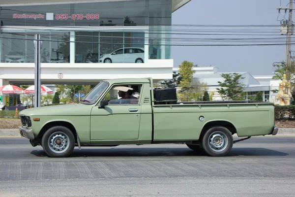 Личный автомобиль Isuzu Old Pickup . — стоковое фото