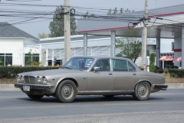 Soldado Daimler Doble Seis SIII viejo coche . — Foto de Stock