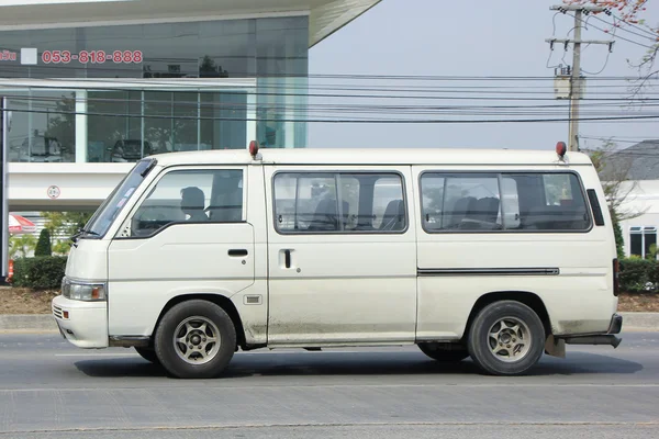 Kiralık seyahat için özel Nissan Urvan Van. — Stok fotoğraf