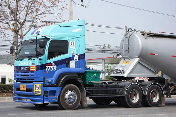 Camião de cimento da empresa de serviços Dao Burapha — Fotografia de Stock