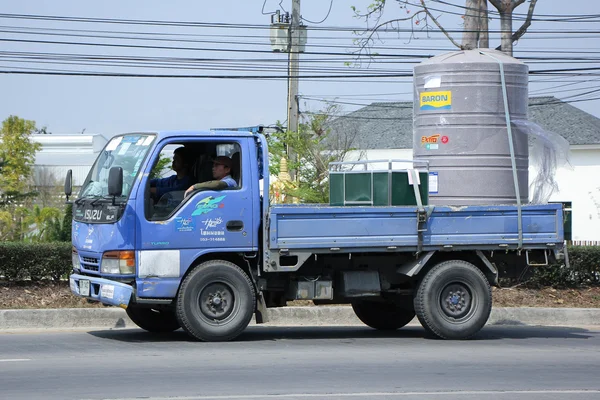 Isuzu last lastbil av hem Mall företaget. — Stockfoto