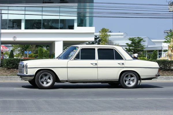 Coche viejo privado de Mercedes-Benz . — Foto de Stock